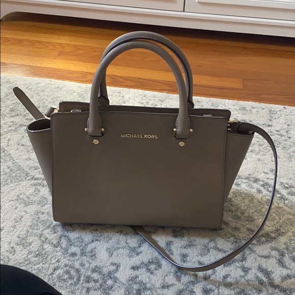 Michael Kors Handbags - Michael Kors Medium Selma top zip satchel
